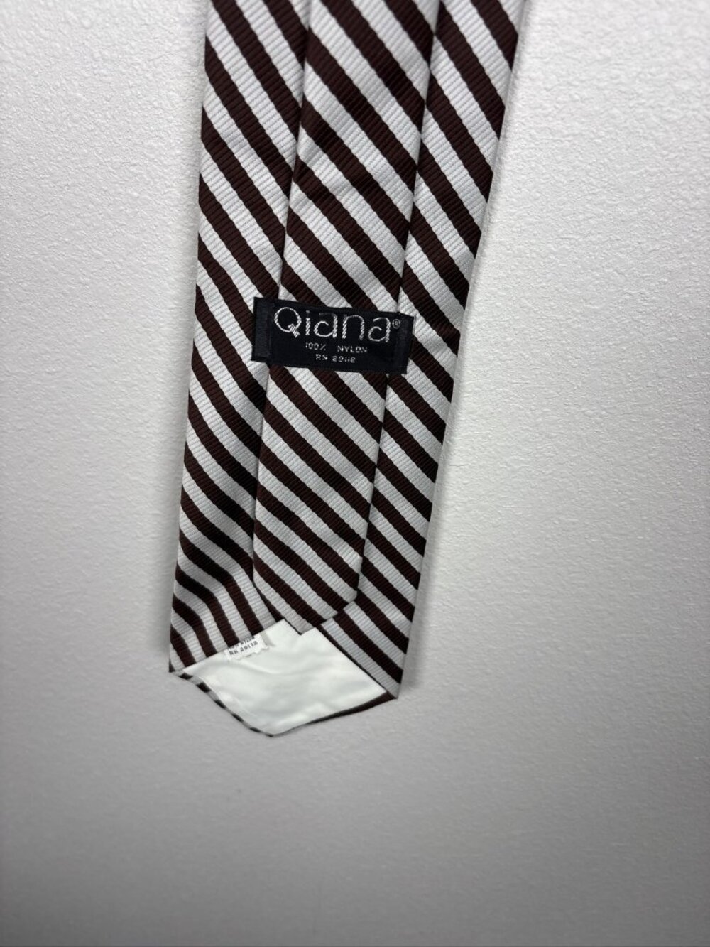 Vintage Qiana Men's Necktie 100% Nylon Brown White Diagonal Stripe Wide Tie